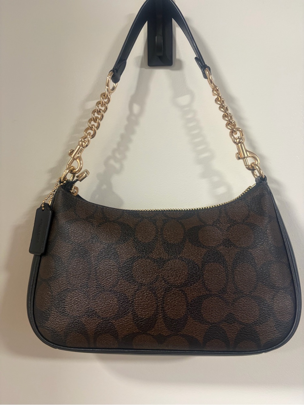 Coach Dark Brown Signature Chain Shoulder Bag with Gold Hardware - Picture 5 of 9